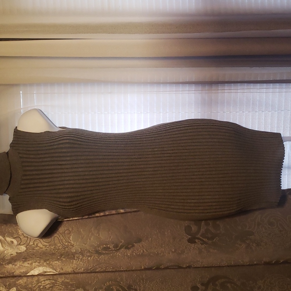 Cute sleeveless gray turtle neck mini sweater dress